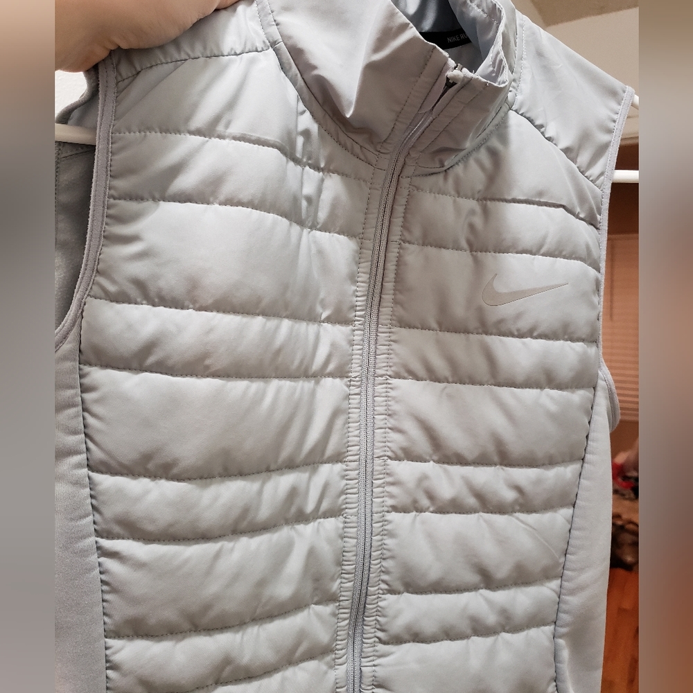 Women |Nike Running Aeroloft Vest - Picture 2 of 5